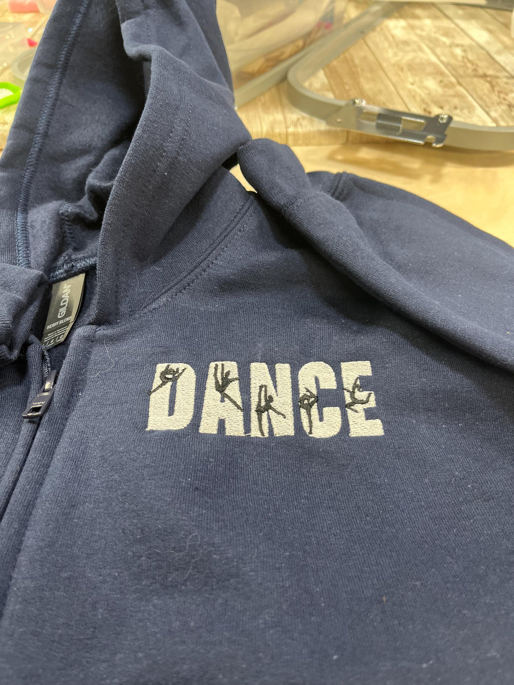 DANCE DANCE Silhouette Embroidered Sweashirt