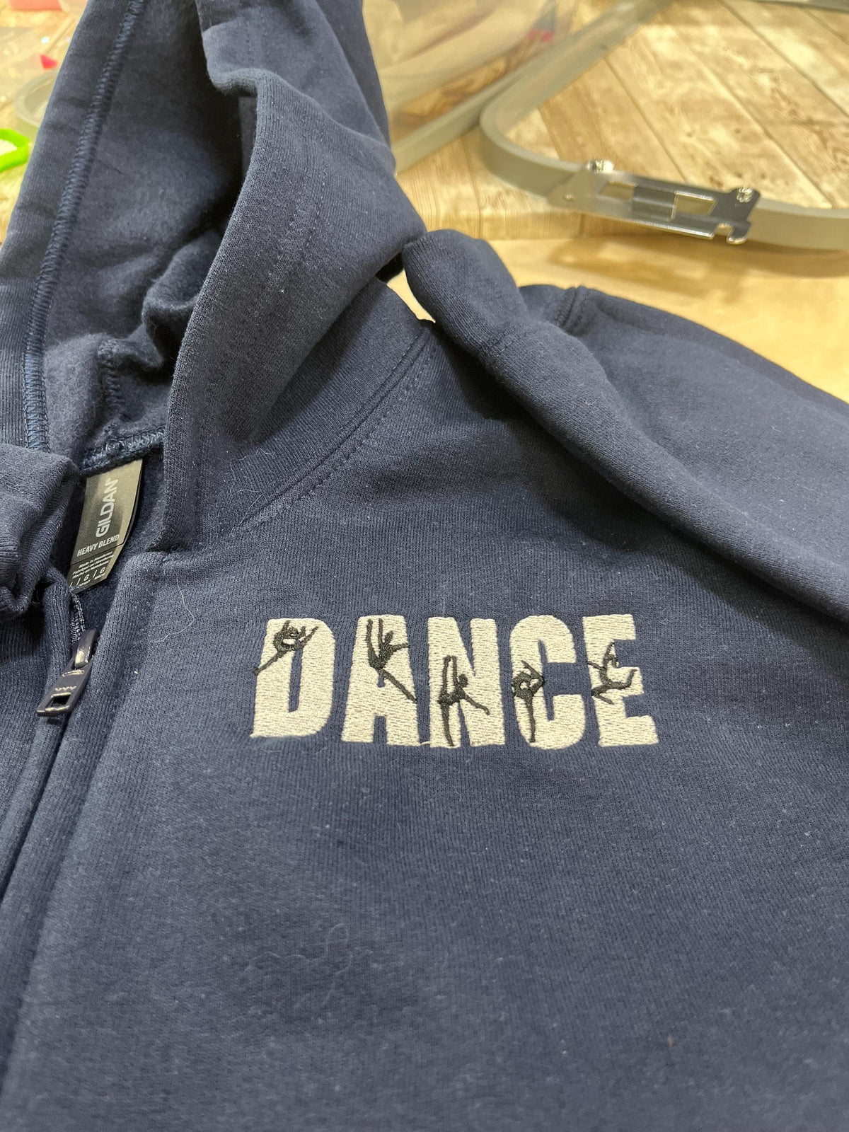 DANCE DANCE Silhouette Embroidered Sweashirt