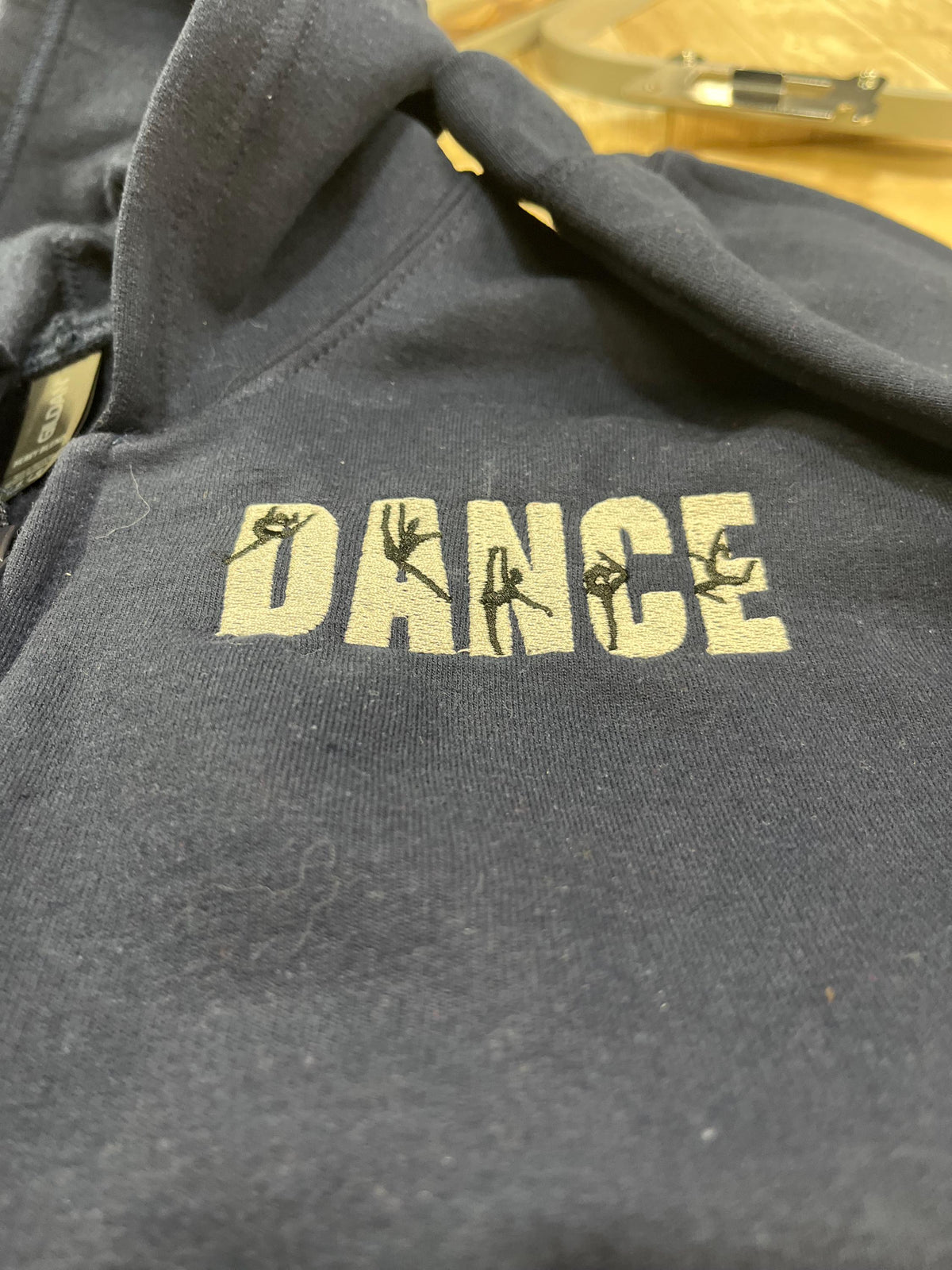 DANCE DANCE Silhouette Embroidered Sweashirt