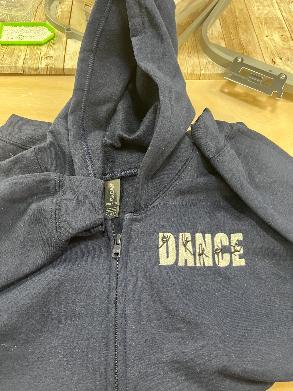 DANCE DANCE Silhouette Embroidered Sweashirt
