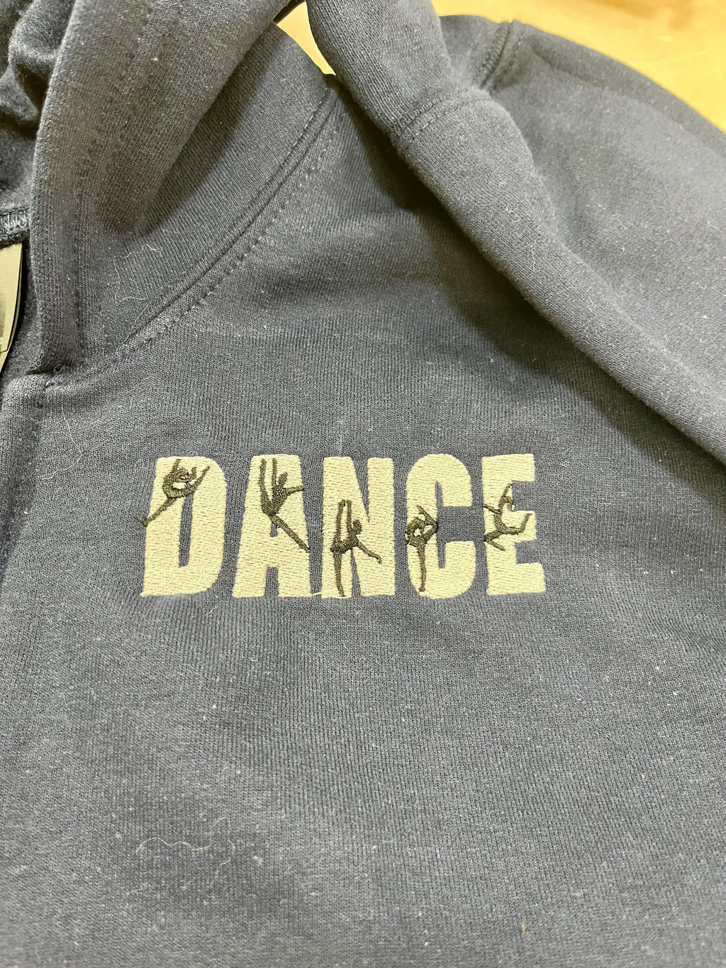 DANCE DANCE Silhouette Embroidered Sweashirt